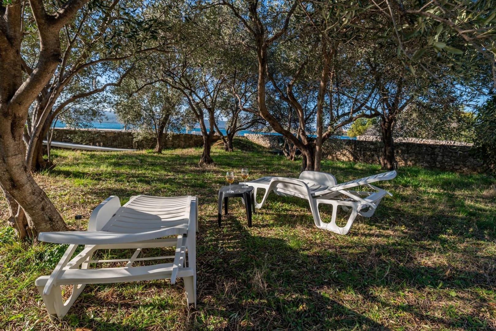 Beachfront Apartment Lostura Turanj Exterior photo