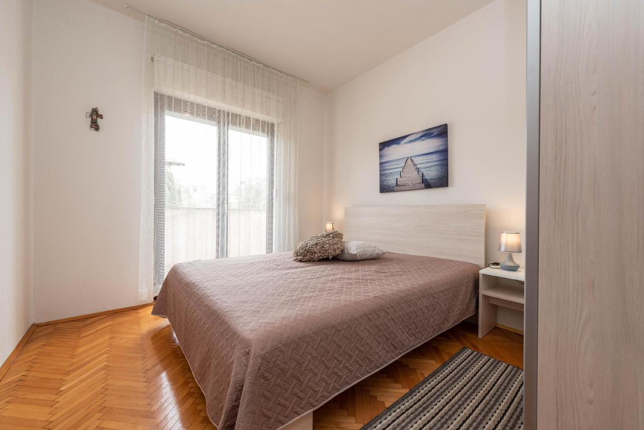 Beachfront Apartment Lostura Turanj Exterior photo