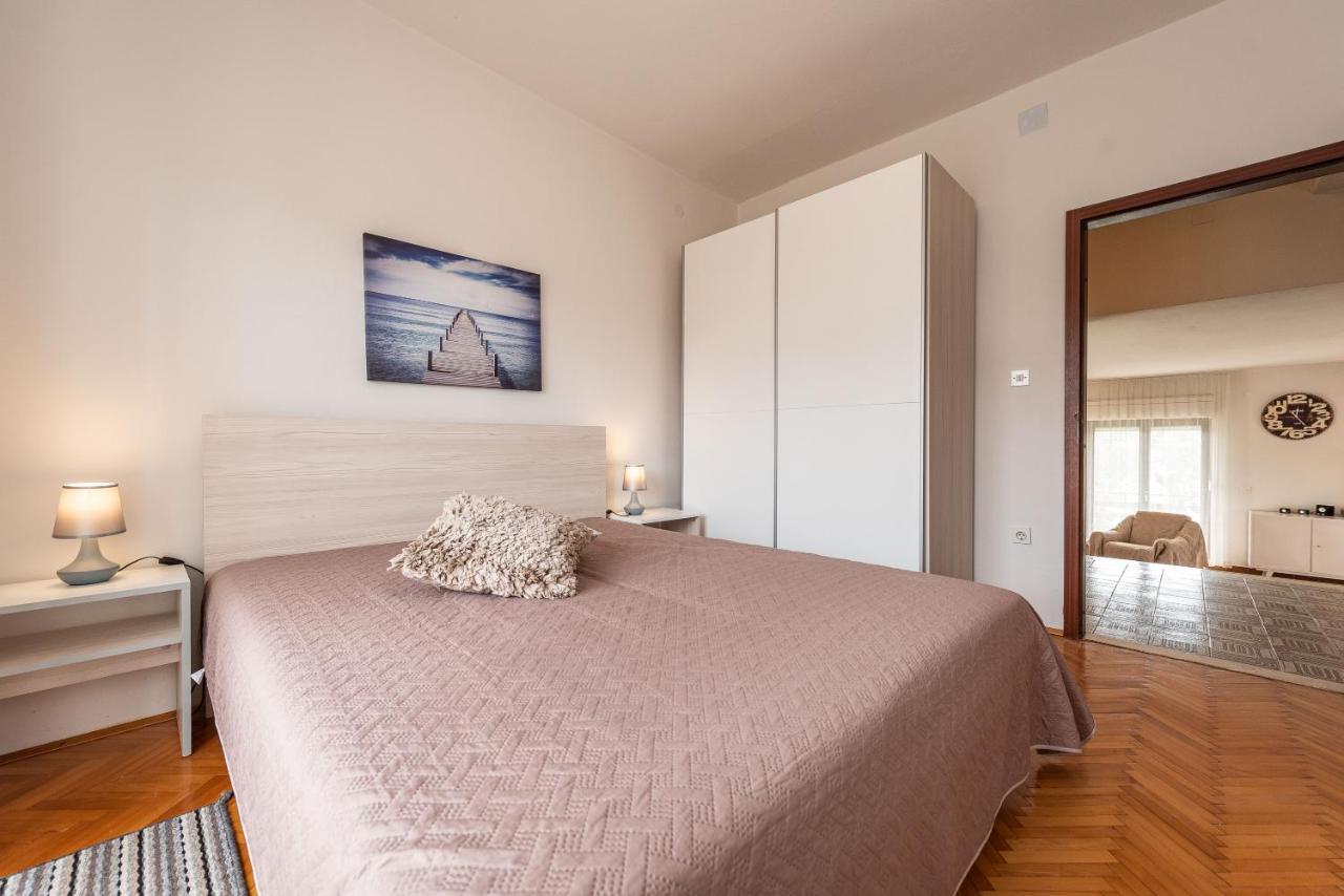 Beachfront Apartment Lostura Turanj Exterior photo
